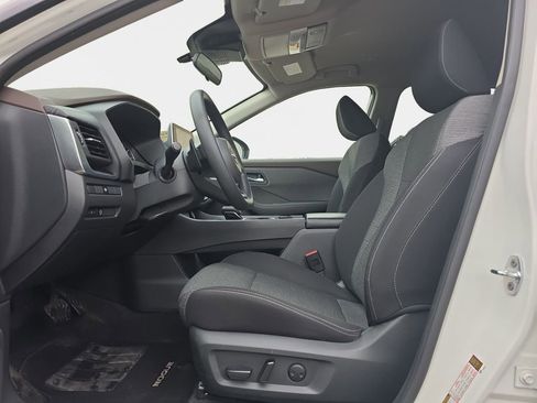 Used 2023 Nissan Rogue SV image 12