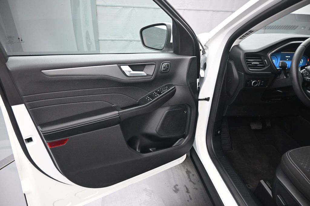 Used 2023 Ford Escape Active w/ Tech Pack #2 FWD image 14