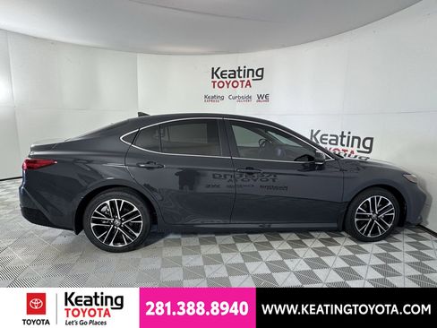 Used 2026 Toyota Camry XLE FWD image 4