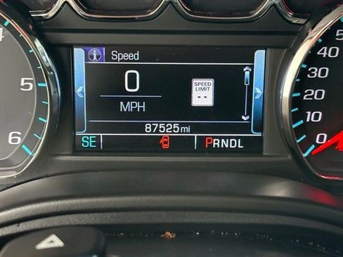 Used 2018 Chevrolet Suburban LT RWD image 4
