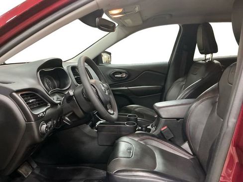 Used 2021 Jeep Cherokee Trailhawk w/ Premium Leather Package AWD/4WD image 10