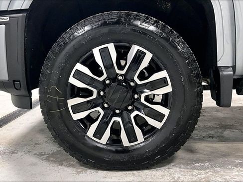 Used 2024 GMC Sierra 3500 Denali Ultimate AWD/4WD image 8