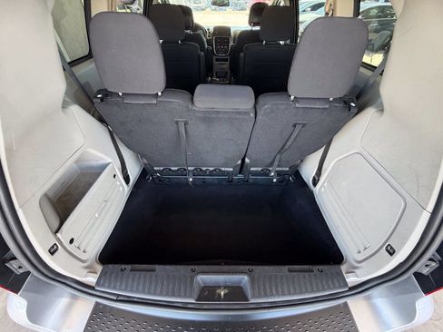 Used 2019 Dodge Grand Caravan SE FWD image 19