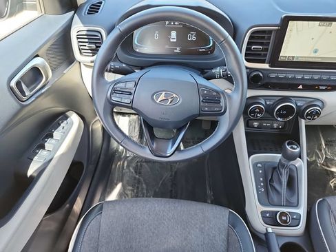 Used 2023 Hyundai Venue Limited FWD image 15