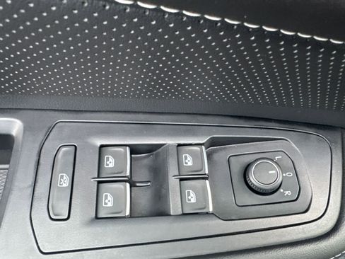 Certified 2025 Volkswagen Atlas SE image 23