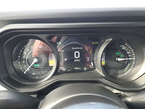 Used 2025 Jeep Wrangler Unlimited Sahara w/ Safety Group image 19