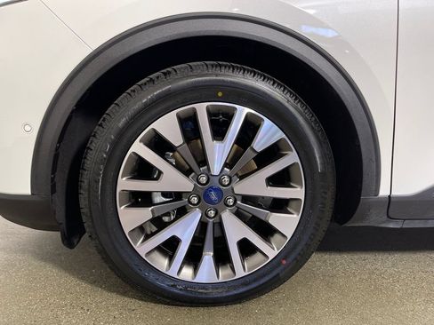 Used 2020 Ford Escape Titanium FWD image 11