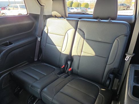 Used 2023 GMC Acadia SLT w/ Elevation Edition image 10