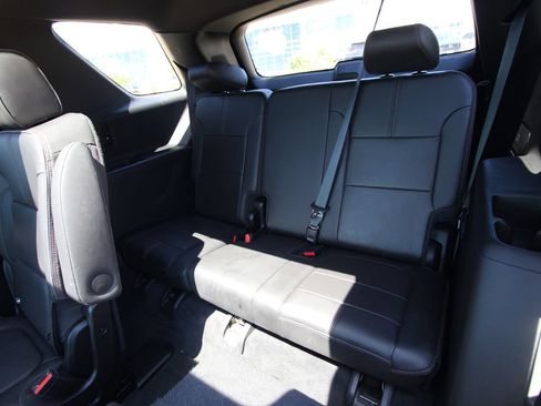 Used 2023 Chevrolet Traverse RS AWD/4WD image 10