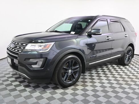 Used 2017 Ford Explorer Limited w/ Equipment Group 301A AWD/4WD image 2