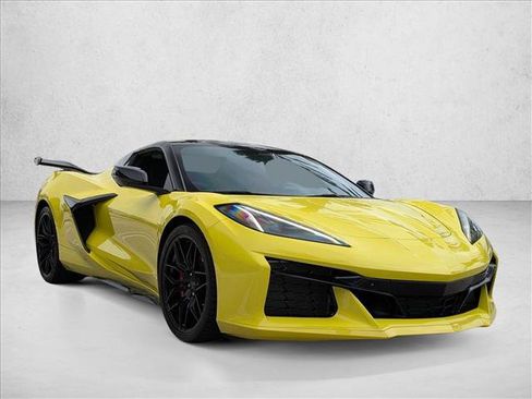 Used 2024 Chevrolet Corvette Z06 RWD image 3