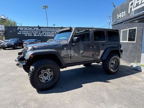 Used 2017 Jeep Wrangler Unlimited Rubicon w/ Connectivity Group image 11