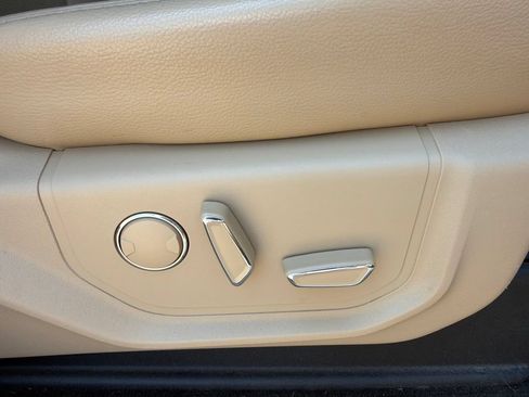 Used 2017 Ford F250 Lariat w/ Lariat Value Package AWD/4WD image 16