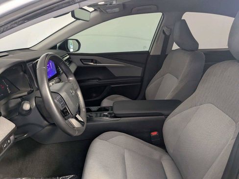 Used 2025 Toyota Camry LE w/ Convenience Package FWD image 8