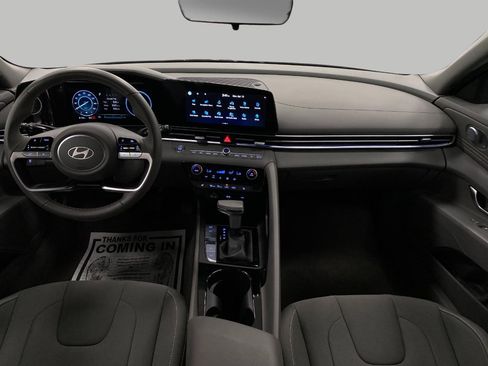 Certified 2025 Hyundai Elantra SEL image 21