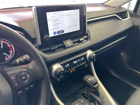 Used 2025 Toyota RAV4 XLE AWD/4WD image 20