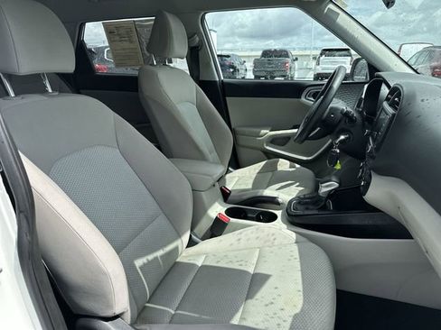 Used 2023 Kia Soul LX FWD image 30