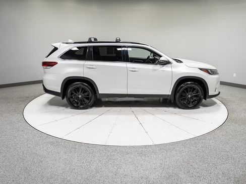 Used 2019 Toyota Highlander SE AWD/4WD image 8