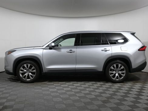 Used 2024 Toyota Grand Highlander XLE image 2