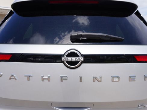 Used 2024 Nissan Pathfinder SV FWD image 30
