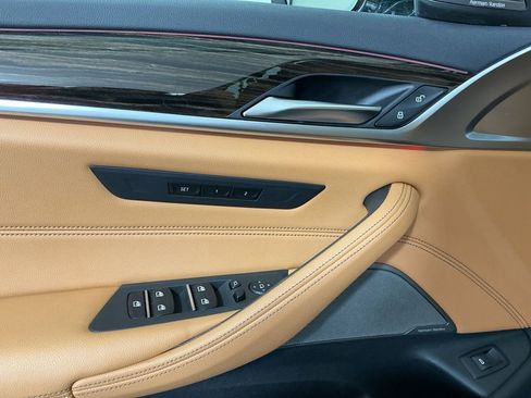 Certified 2023 BMW 530i w/ Premium Package image 19