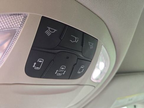 Used 2024 Chrysler Pacifica Limited FWD image 27