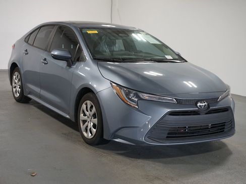Used 2023 Toyota Corolla LE image 3