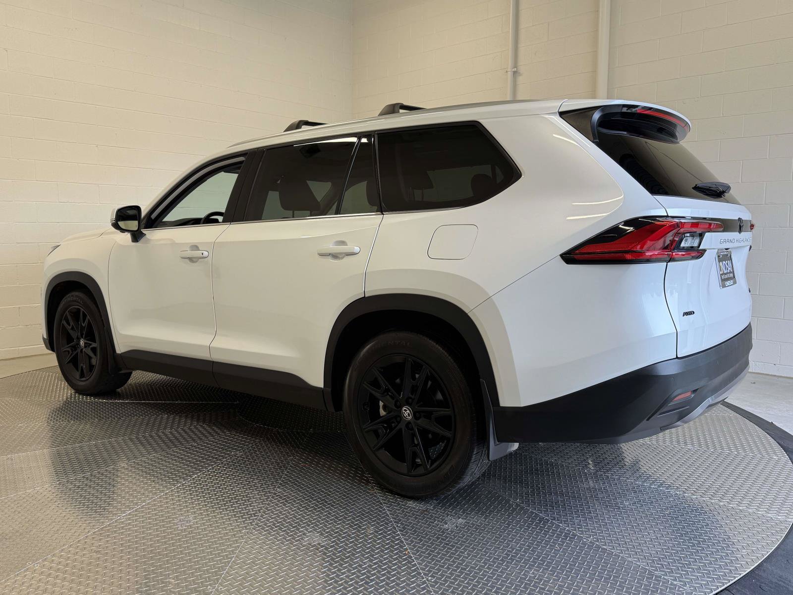 Used 2024 Toyota Grand Highlander AWD image 12