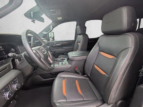 Used 2025 GMC Sierra 2500 AT4 w/ AT4 Preferred Package AWD/4WD image 11