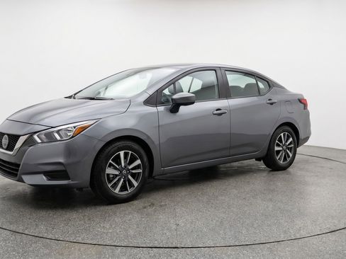 Used 2025 Nissan Versa SV image 3