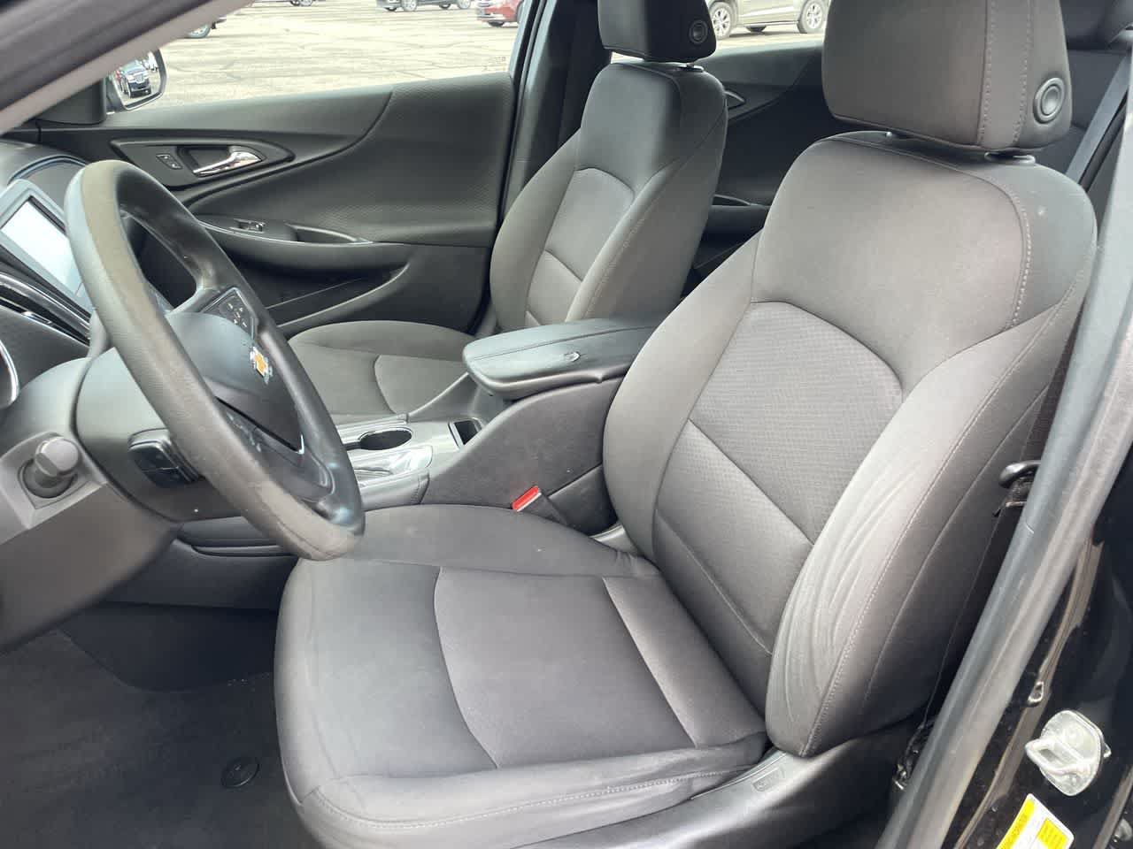 Used 2018 Chevrolet Malibu LT FWD image 12