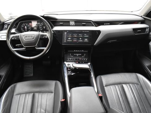 Used 2021 Audi e-tron Premium Plus w/ Premium Plus Package image 29