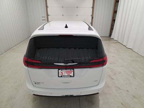 New 2026 Chrysler Pacifica Select AWD/4WD image 5