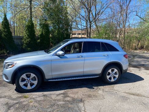 Used 2017 Mercedes-Benz GLC 300 4MATIC image 2