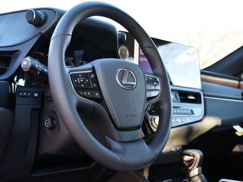 New 2025 Lexus ES 350 w/ Premium Package image 10