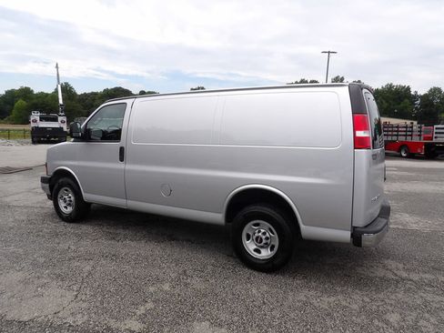 Used 2023 GMC Savana 2500 w/ Driver Convenience Package RWD image 4