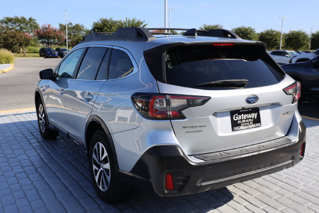 Used 2020 Subaru Outback Premium w/ Popular Package #1 AWD/4WD image 3