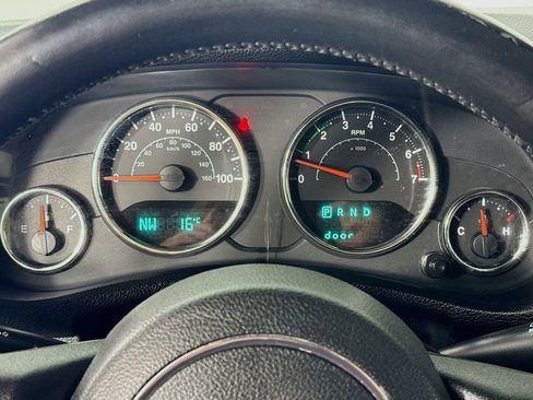 Used 2014 Jeep Wrangler Unlimited Sahara image 13