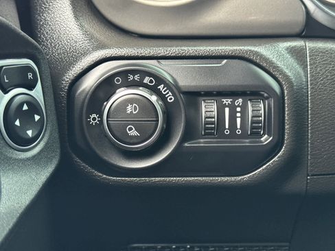 Used 2022 Jeep Gladiator Sport image 22