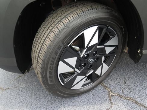 Used 2025 Hyundai Kona SEL FWD image 18