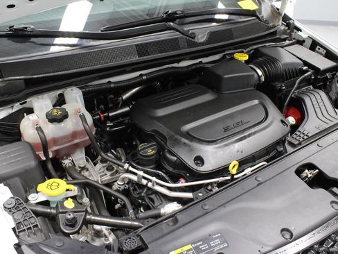 Used 2023 Chrysler Pacifica Touring-L FWD image 15