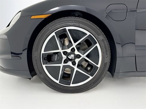 Used 2025 Porsche Taycan image 33