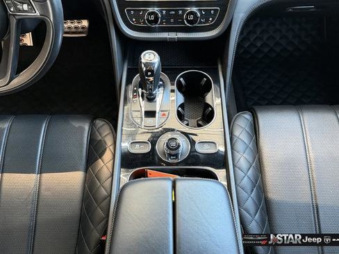 Used 2020 Bentley Bentayga AWD/4WD image 17