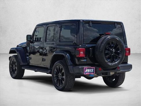 Used 2022 Jeep Wrangler Unlimited Sahara w/ Cold Weather Group AWD/4WD image 7