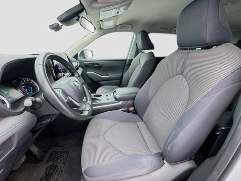 Used 2023 Toyota Highlander LE image 13