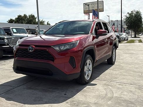 Used 2021 Toyota RAV4 LE AWD/4WD image 10