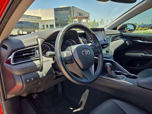 Used 2022 Toyota Camry SE w/ Convenience Package FWD image 2