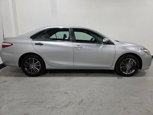 Used 2017 Toyota Camry SE image 22