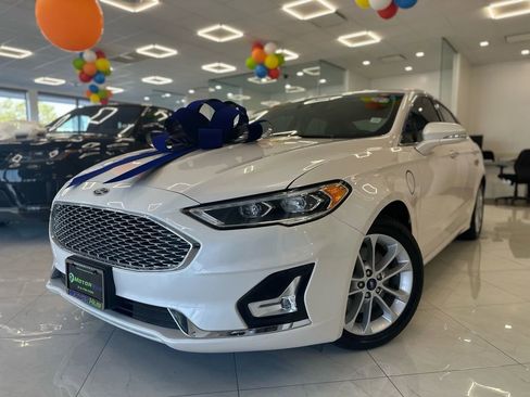 Used 2019 Ford Fusion Energi Titanium image 1