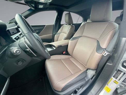 Used 2025 Lexus ES 350 w/ Premium Package FWD image 4